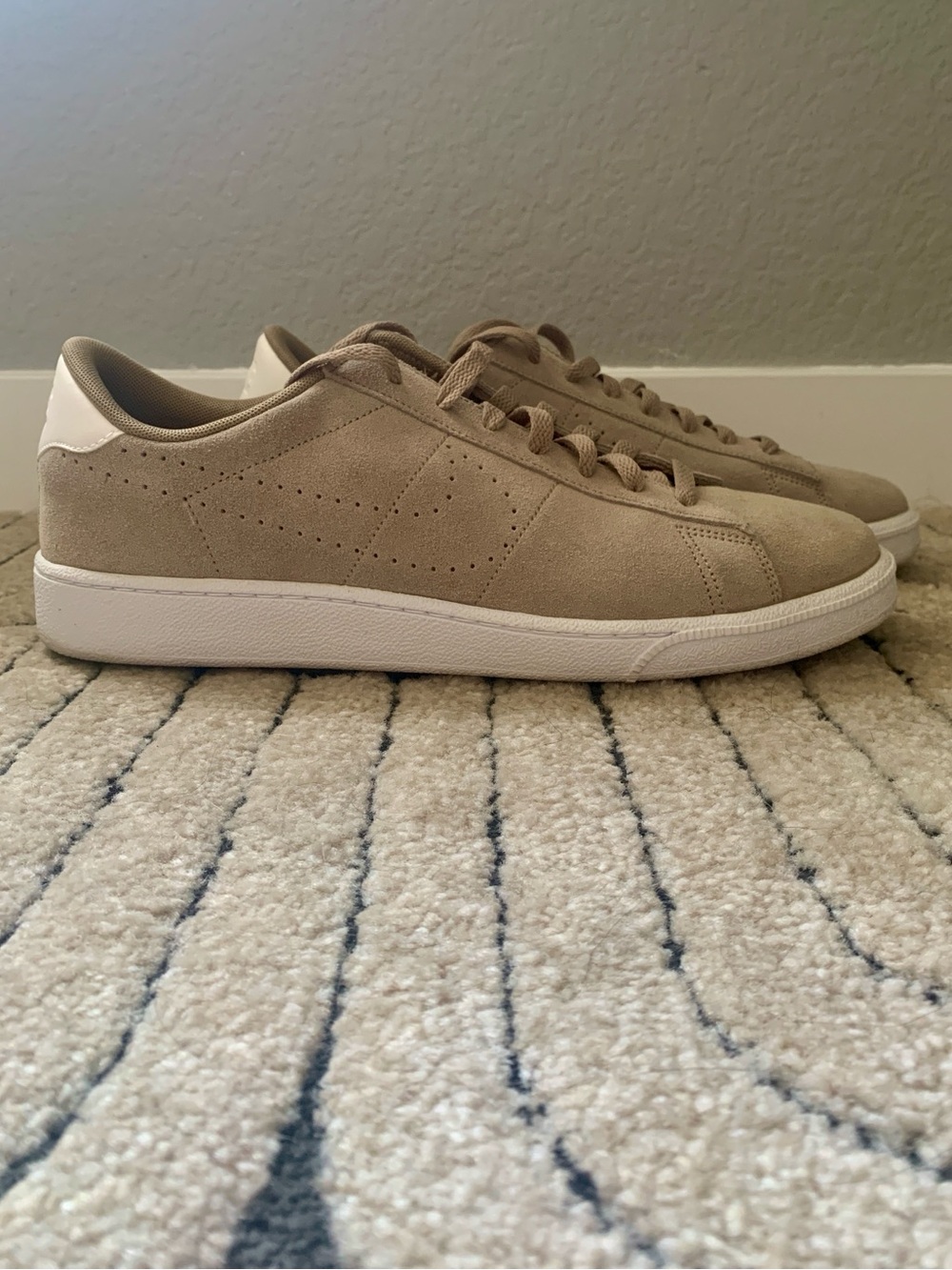 Nike Tennis Shoes